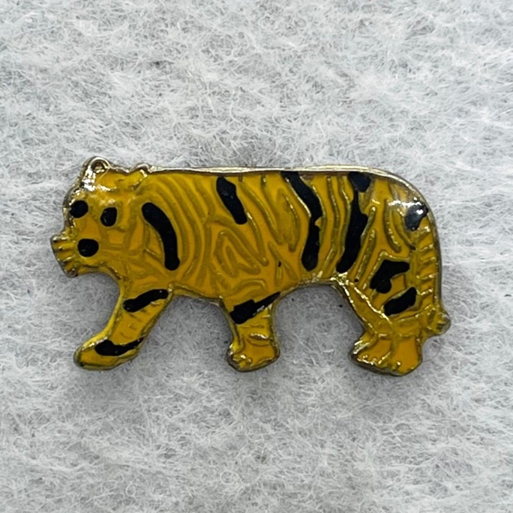 ๐ฎ 5/$25โ Vintage Tiger Pin